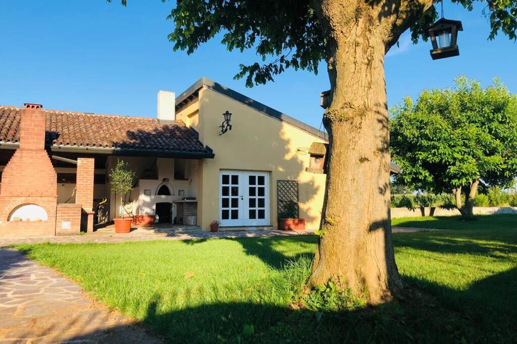 Вилла La Casa Nei Campi Badia Pavese Экстерьер фото