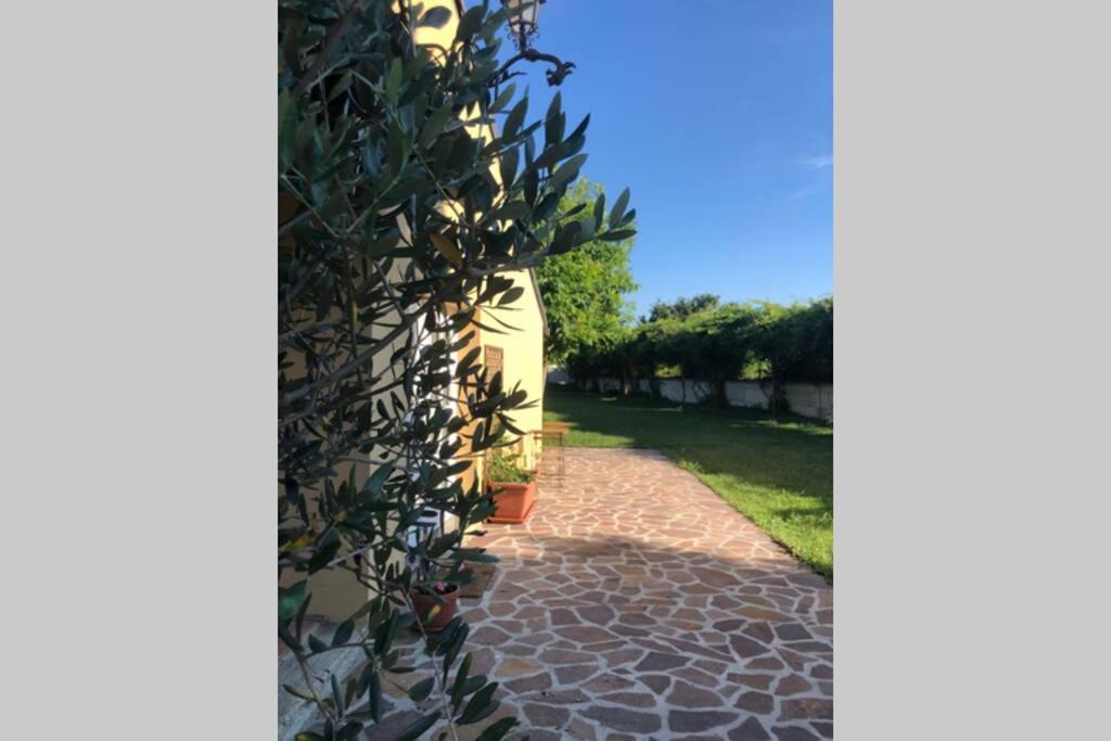Вилла La Casa Nei Campi Badia Pavese Экстерьер фото
