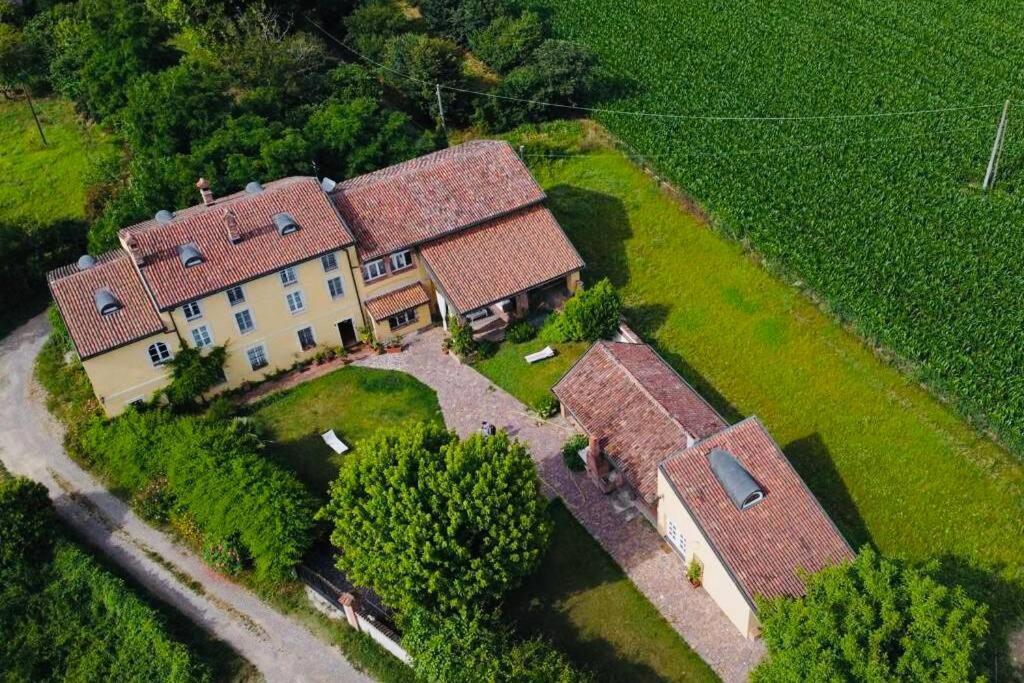 Вилла La Casa Nei Campi Badia Pavese Экстерьер фото